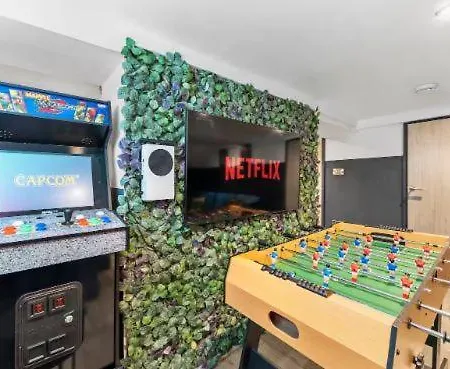 Artists' Abode - Hot Tub Retreat *
