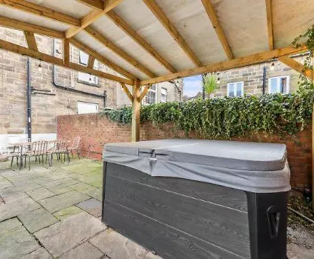 Artists' Abode - Hot Tub Retreat Σπίτι διακοπών *