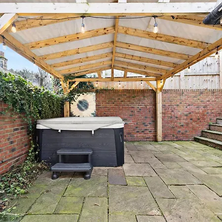 Σπίτι διακοπών Artists' Abode - Hot Tub Retreat